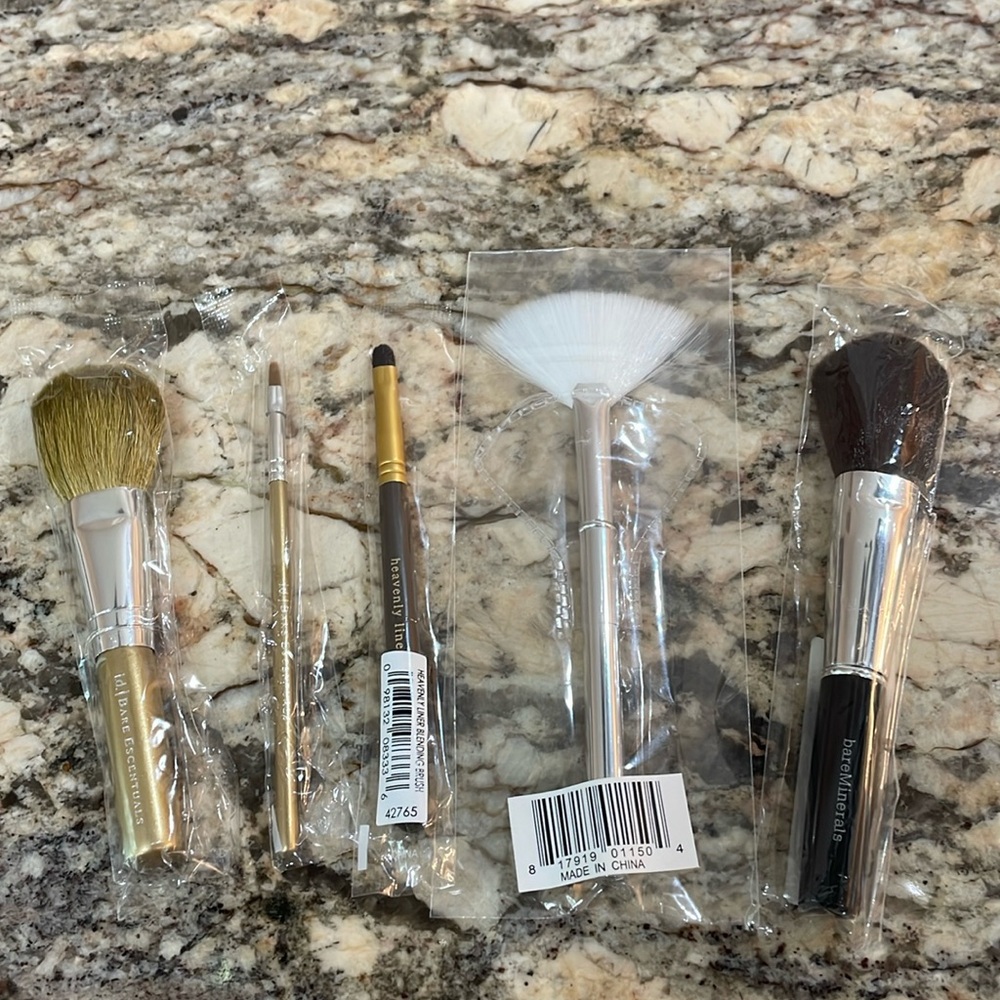 NWT 5 Piece Luxury Brush Bundle